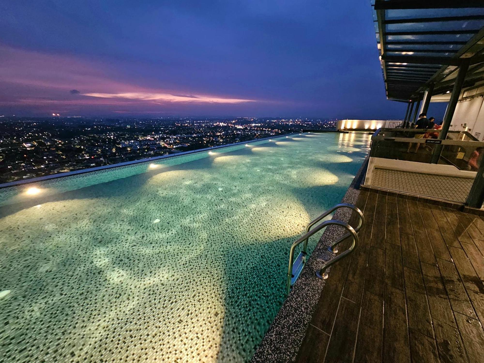 Quartz Paragon Suites Melaka By Ggm Esterno foto